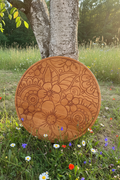 Daska uz drvo u prirodi